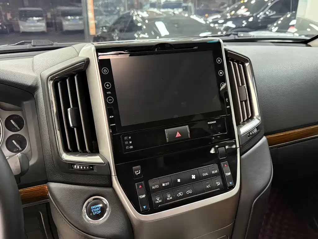 Toyota Land Cruiser 2018 5.7L