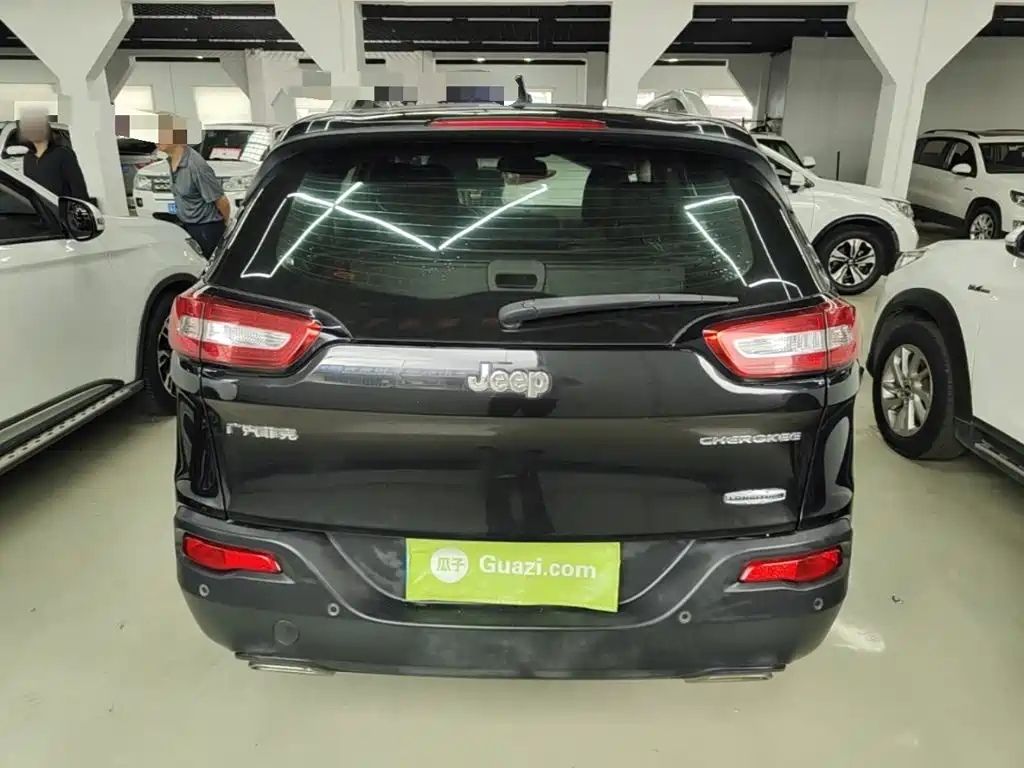 Jeep Cherokee — миниатюра 6