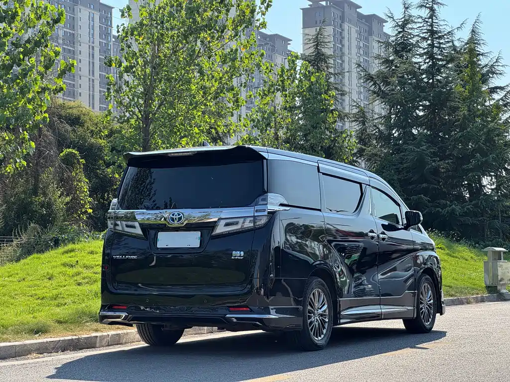 Toyota Vellfire — миниатюра 17