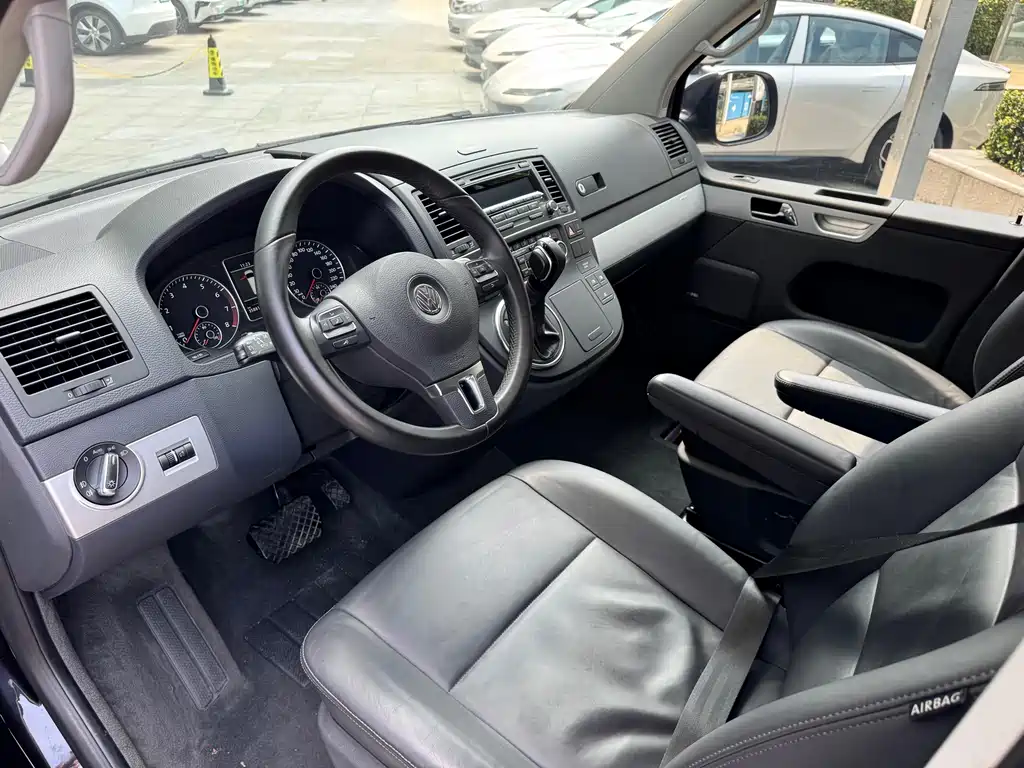 Volkswagen Multivan — миниатюра 10