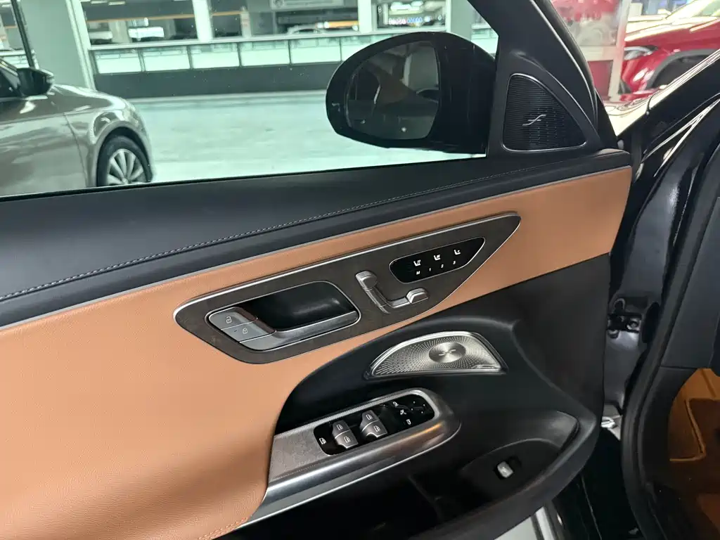Mercedes-Benz E-Class — миниатюра 4