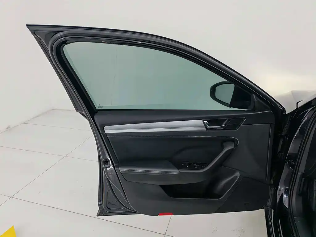 Skoda Superb — миниатюра 17