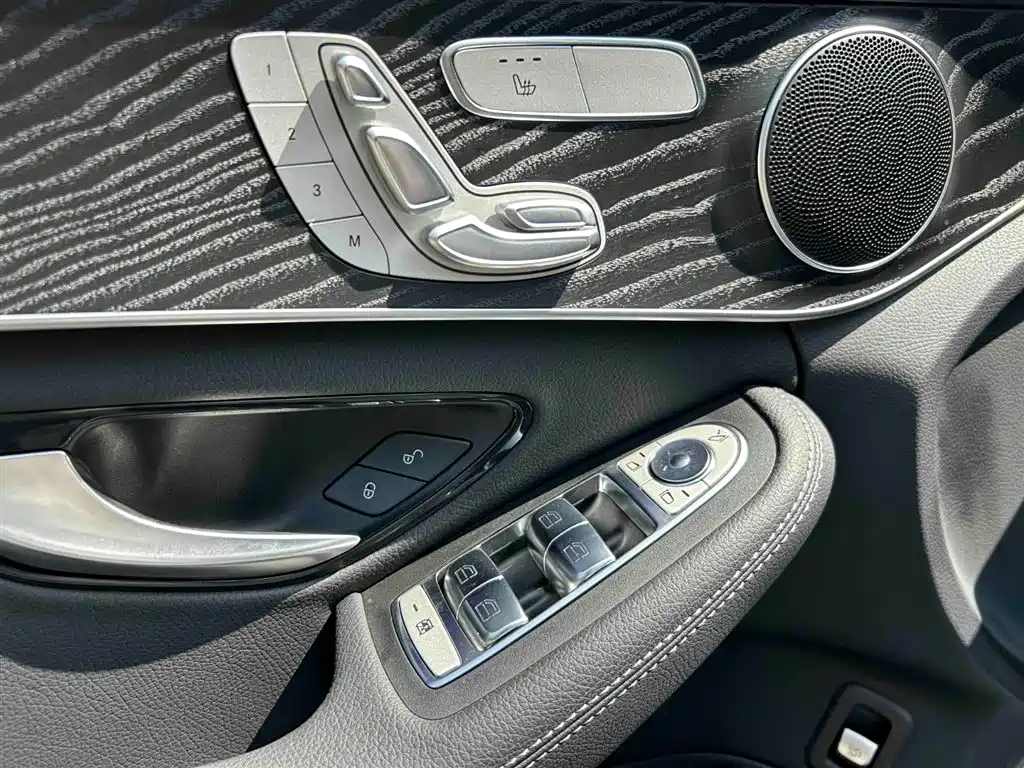 Mercedes-Benz C-Class (Import) — миниатюра 18