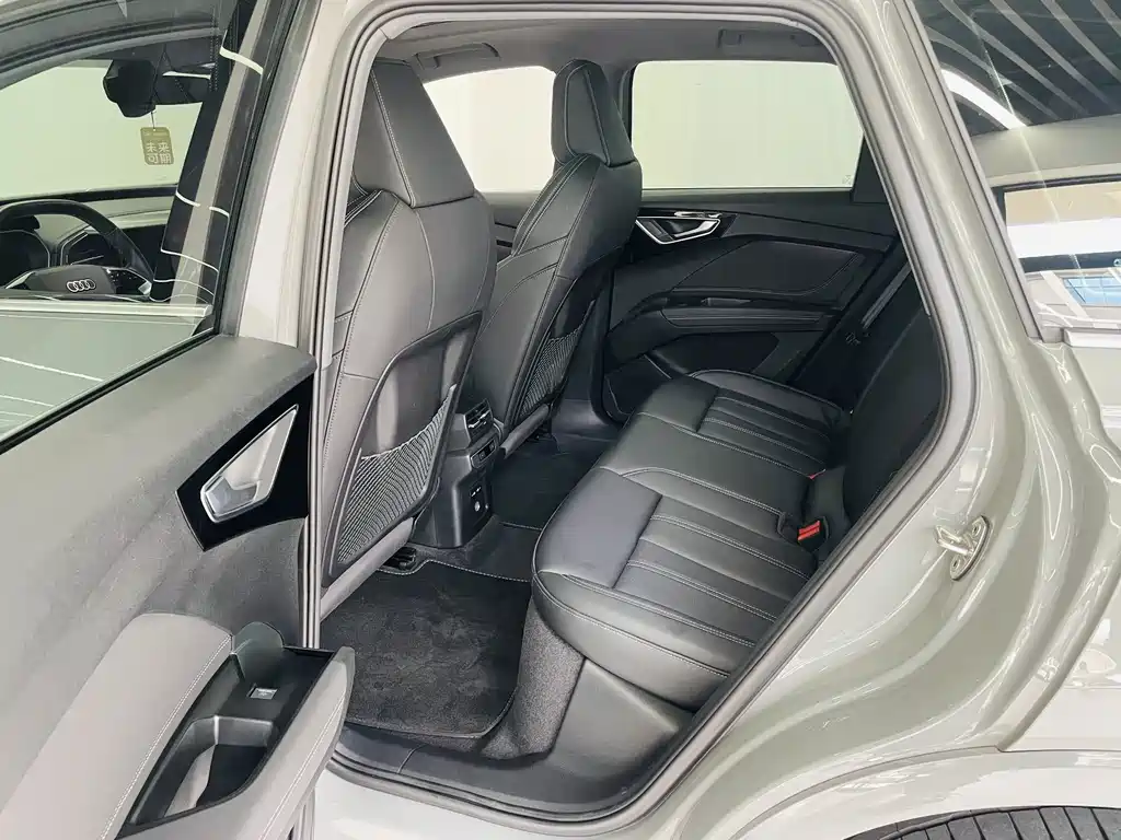Audi Q4 e-tron — миниатюра 9
