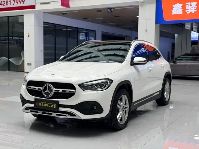 MERCEDES-BENZ GLA