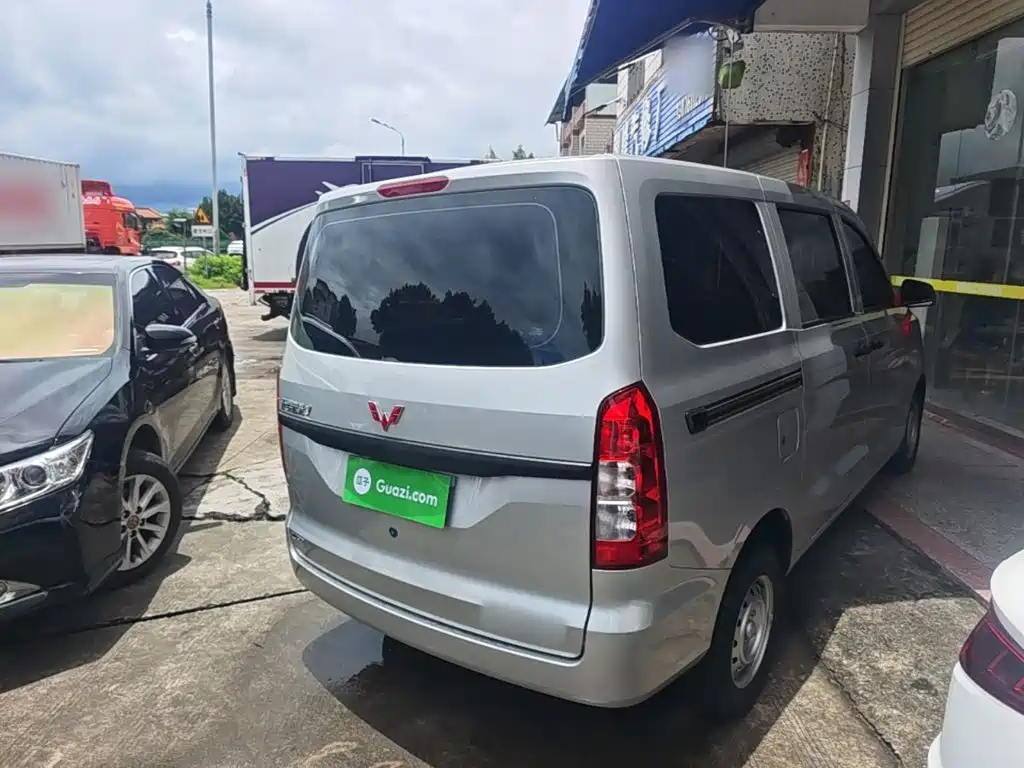 Wuling Hongguang V — миниатюра 7