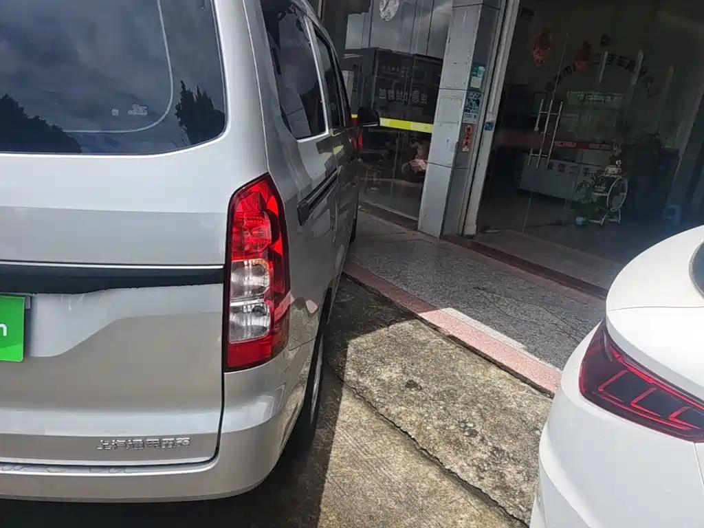Wuling Hongguang V — миниатюра 8