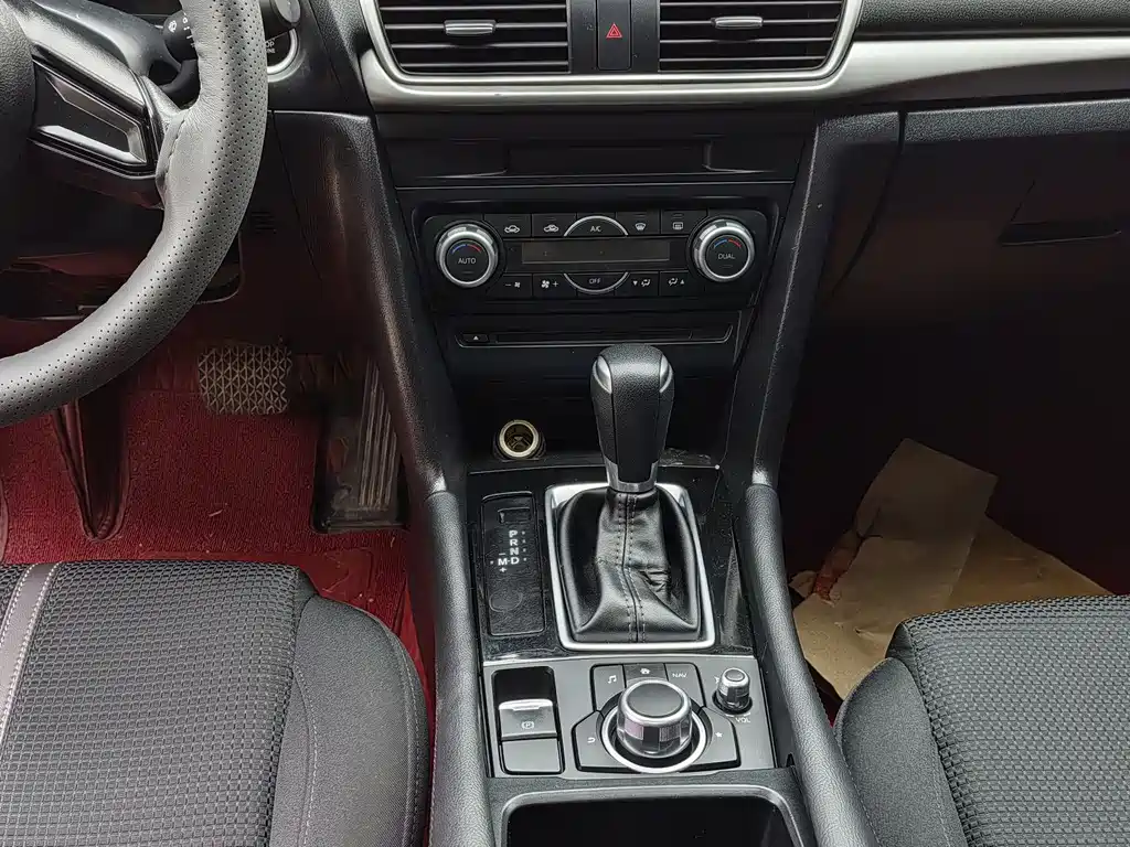 Mazda Mazda3 3 2019 1.5L AT Luxury VI