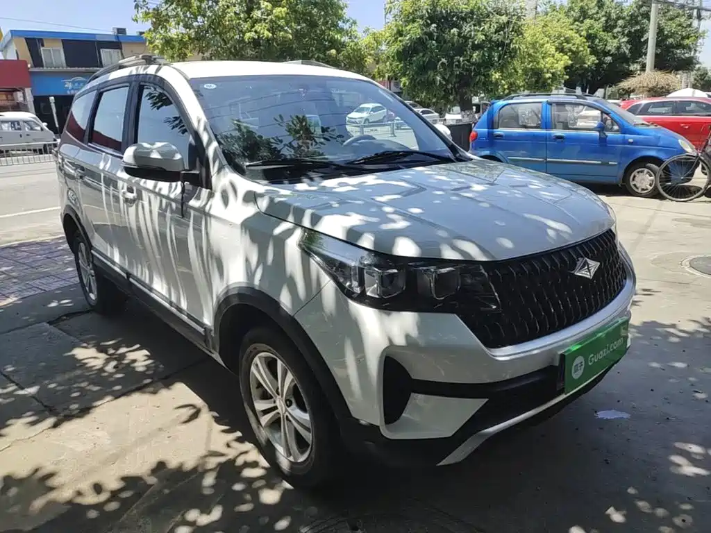 Ruixiang 北汽瑞翔X3 — миниатюра 4