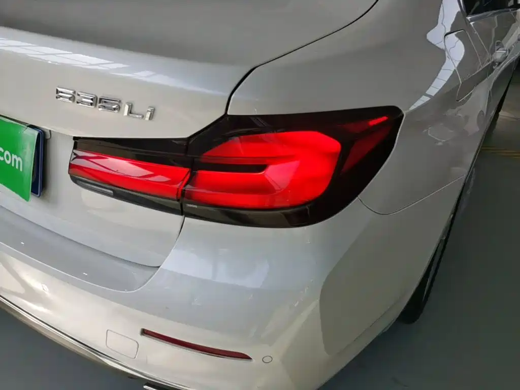 BMW 5 Series — миниатюра 8