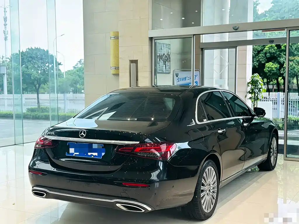 Mercedes-Benz E-Class — миниатюра 9