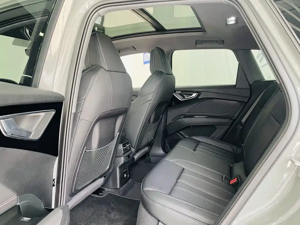 Audi Q4 e-tron — миниатюра 10