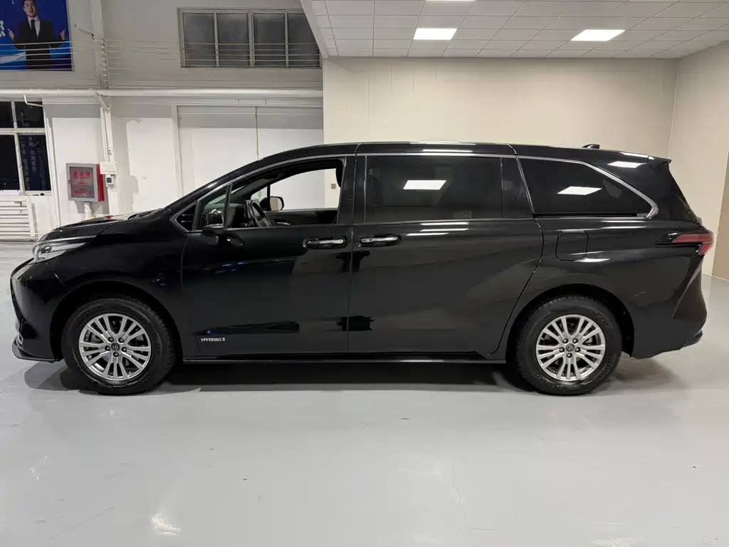 TOYOTA SIENNA