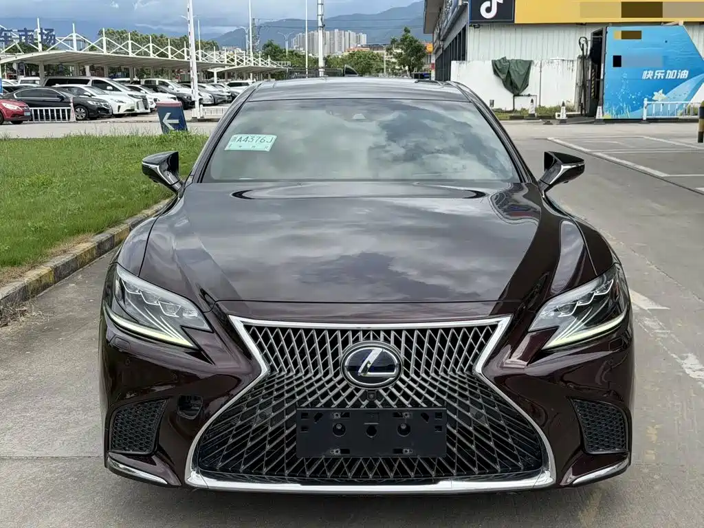 Lexus LS — миниатюра 2