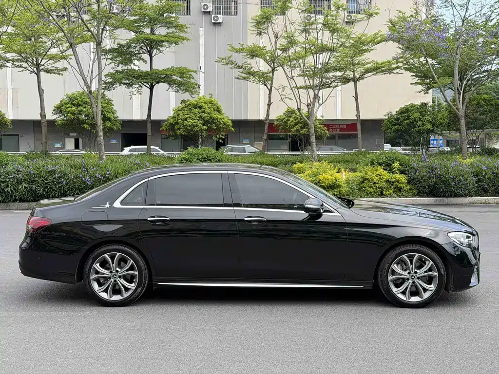 Mercedes-Benz E-Class — миниатюра 3