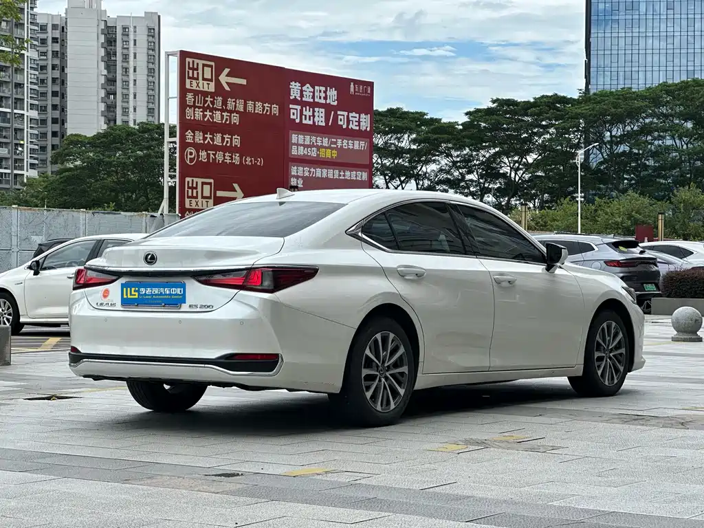 Lexus ES — миниатюра 3