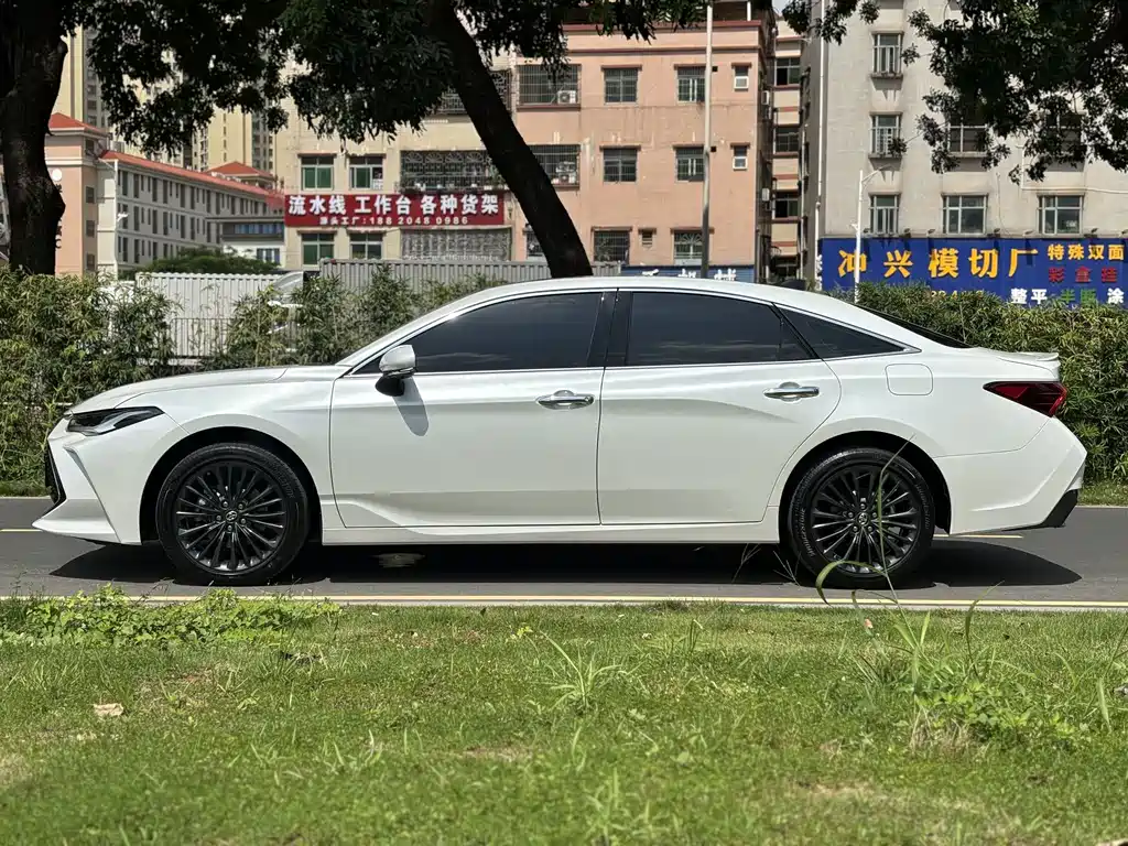 Toyota Avalon — миниатюра 7