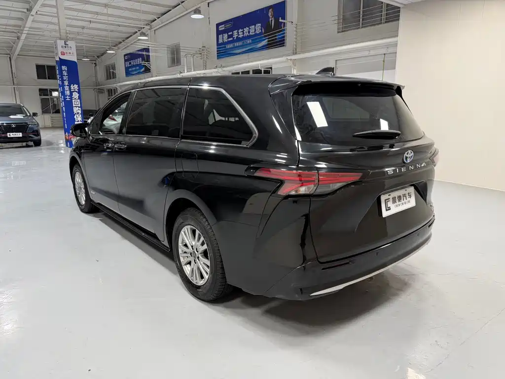 TOYOTA SIENNA