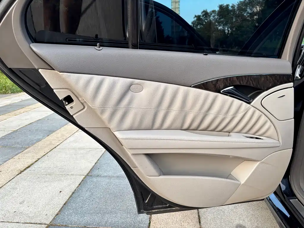 Mercedes-Benz E-Class — миниатюра 15