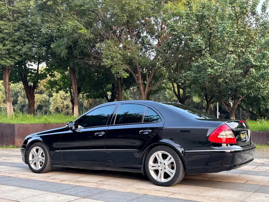 Mercedes-Benz E-Class — миниатюра 5