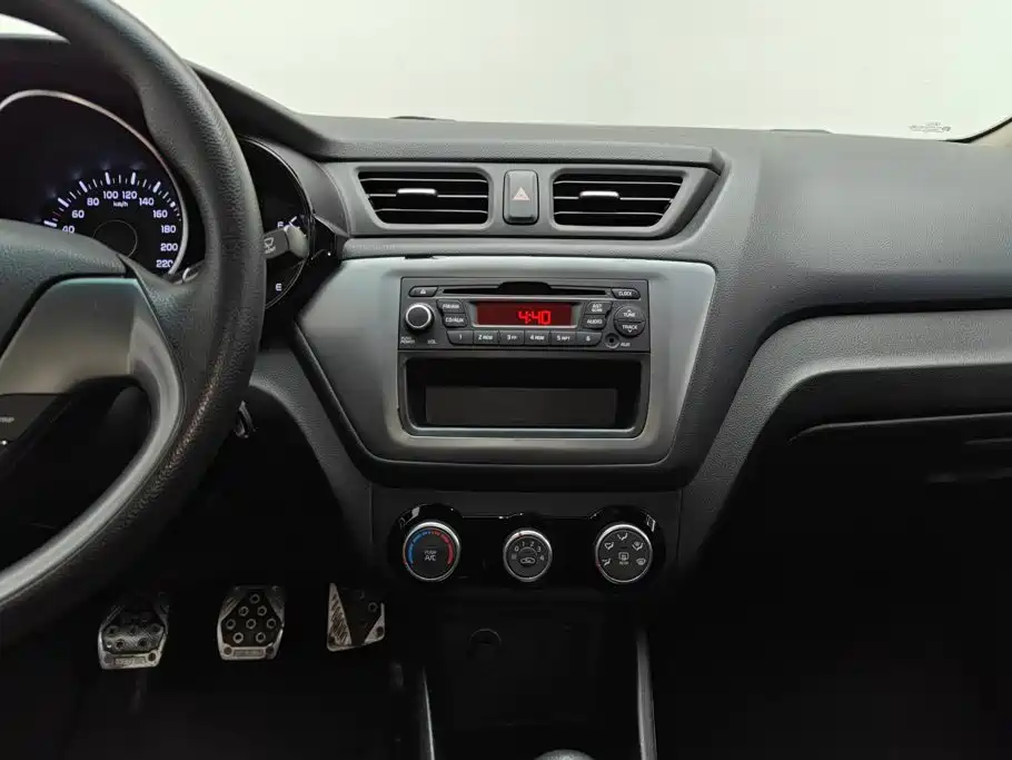 Kia K2 — миниатюра 13