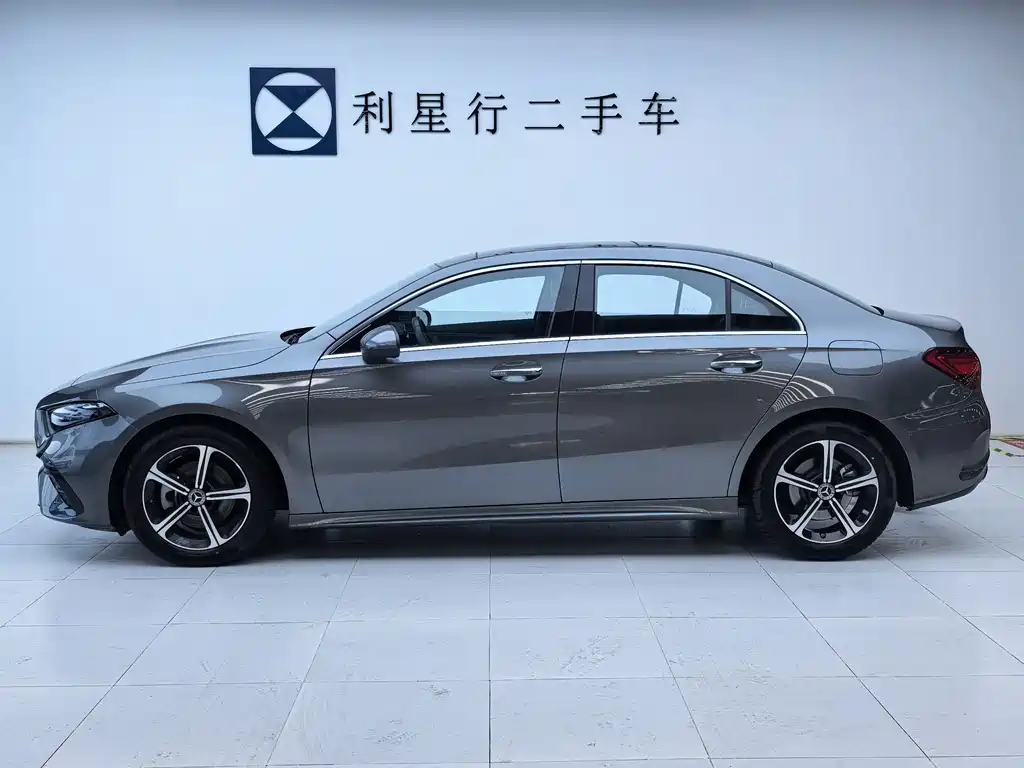 Mercedes-Benz A-Class A 2023 A 200 L Fashion