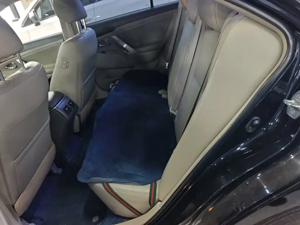 Toyota Camry — миниатюра 17