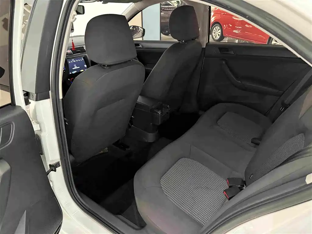 Volkswagen Santana — миниатюра 5