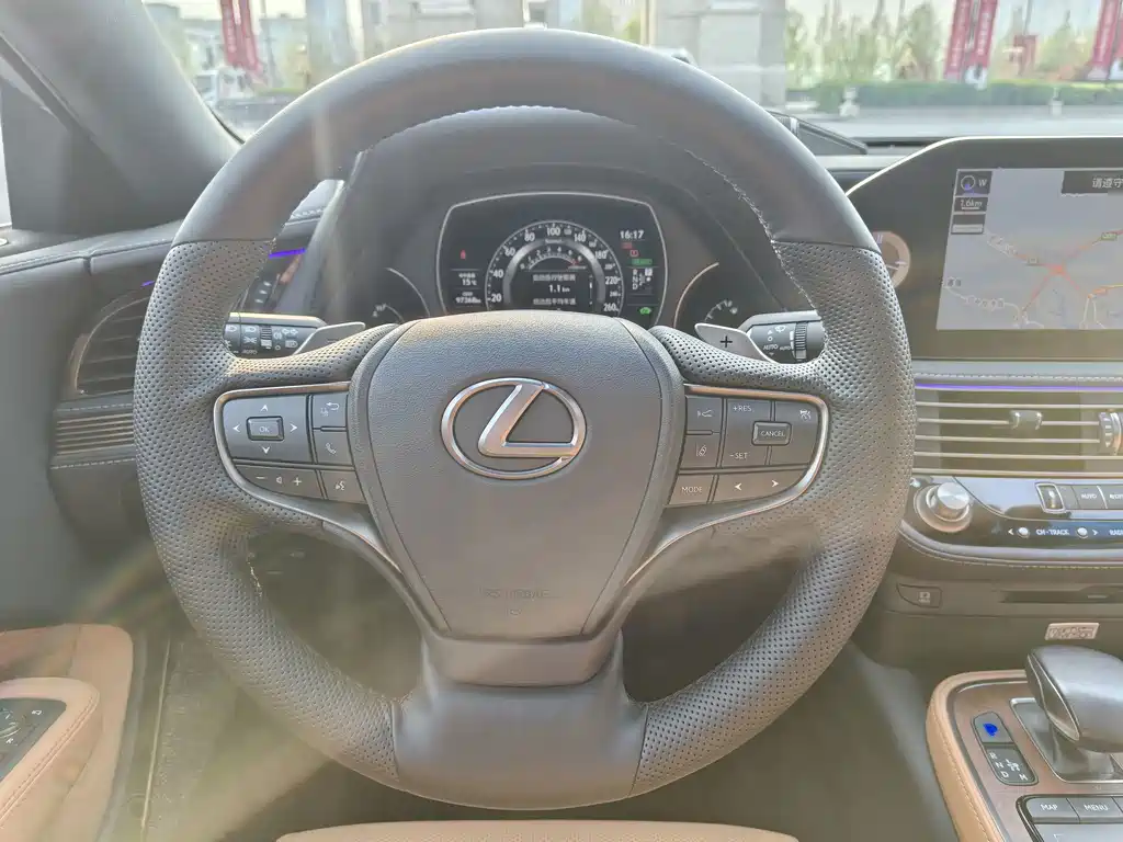 Lexus LS — миниатюра 17