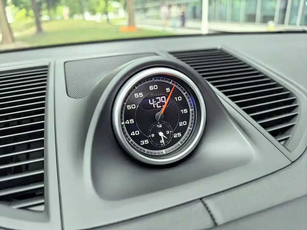 Porsche Macan — миниатюра 10