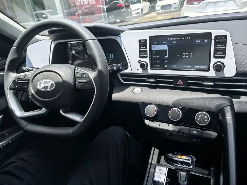 Hyundai Elantra — миниатюра 9