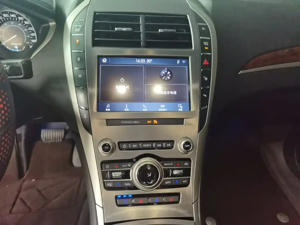 Lincoln MKZ — миниатюра 13
