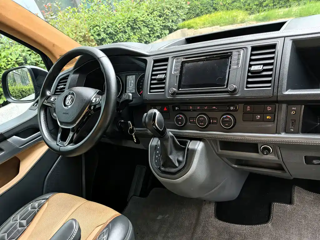 Volkswagen Caravelle — миниатюра 13