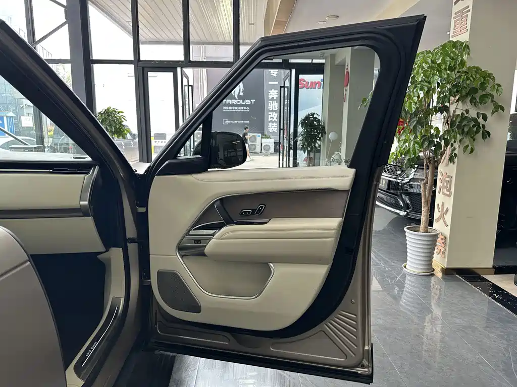 Land Rover Range Rover — миниатюра 12