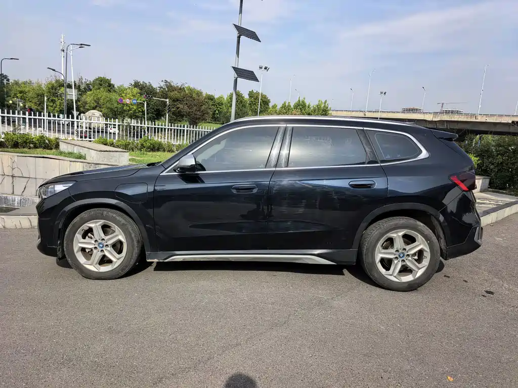 BMW iX1 — миниатюра 7
