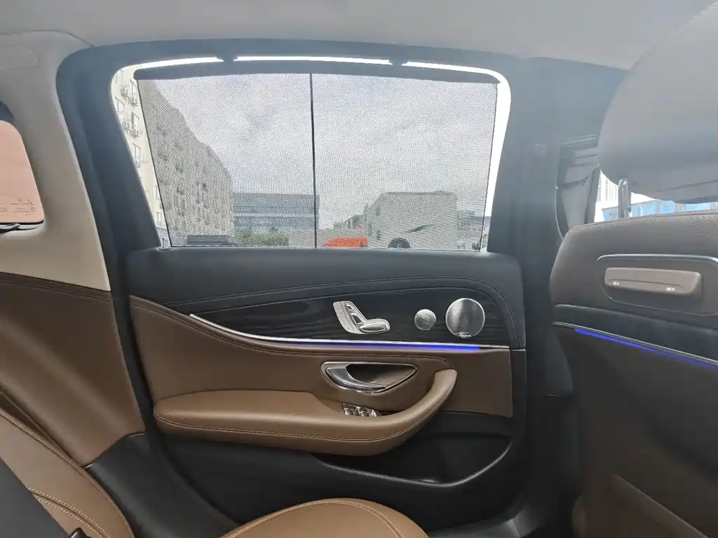 Mercedes-Benz E-Class — миниатюра 8