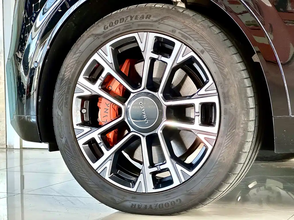 Lynk & Co 900 — миниатюра 11