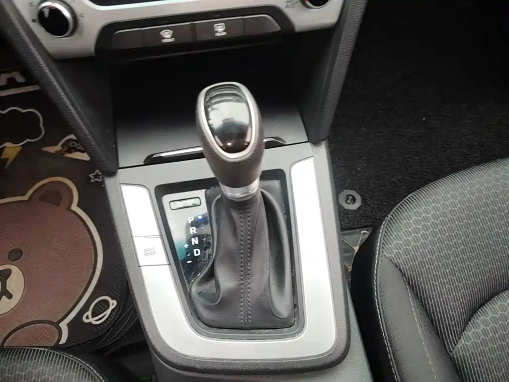 Hyundai Elantra — миниатюра 14