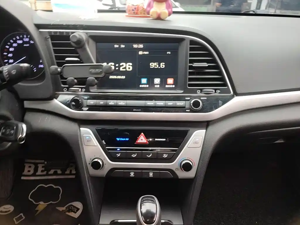 Hyundai Elantra — миниатюра 13