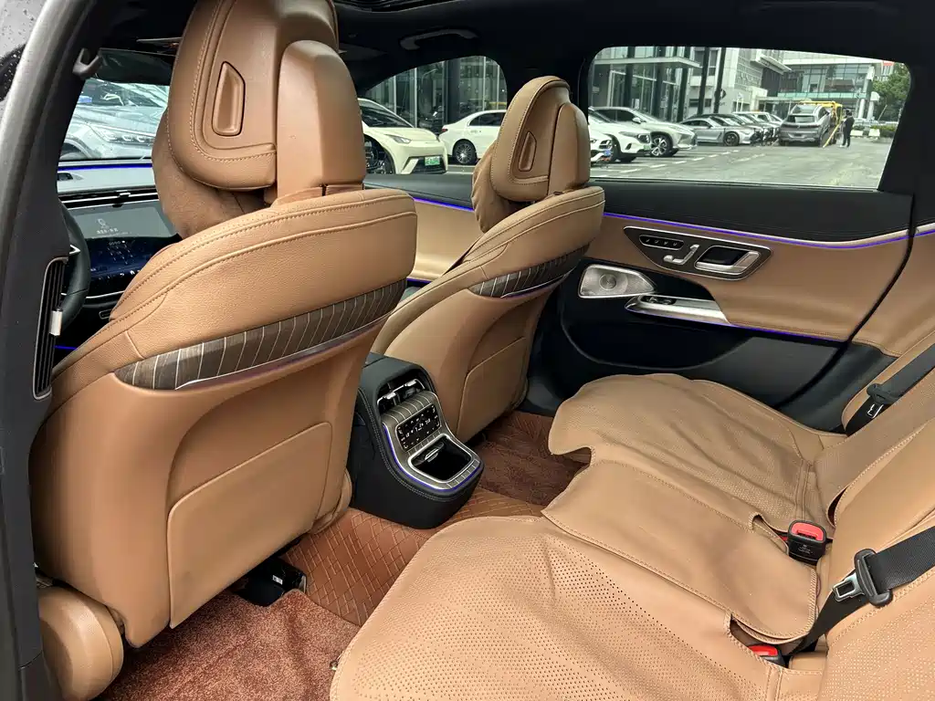 Mercedes-Benz E-Class — миниатюра 12