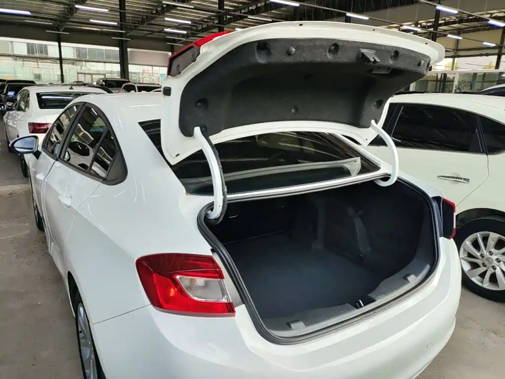 Chevrolet Cruze — миниатюра 19