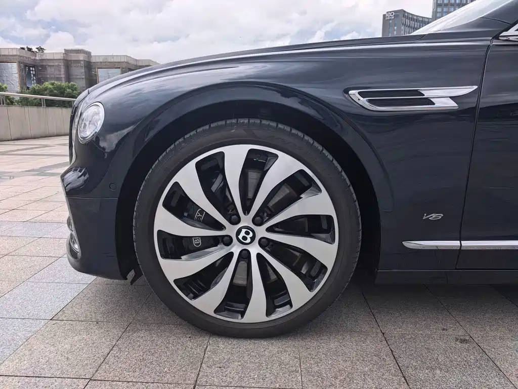 Bentley Flying Spur — миниатюра 8
