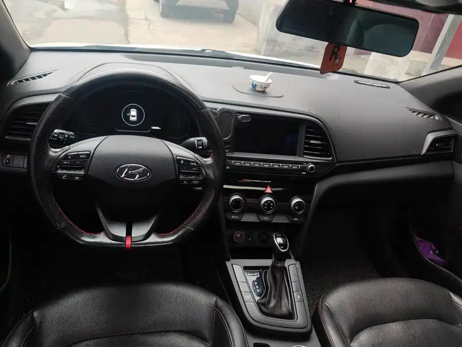 Hyundai Elantra — миниатюра 12