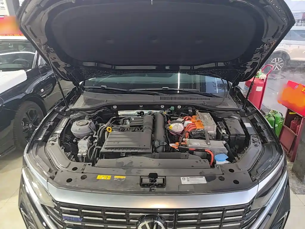 Volkswagen Passat PHEV — миниатюра 20
