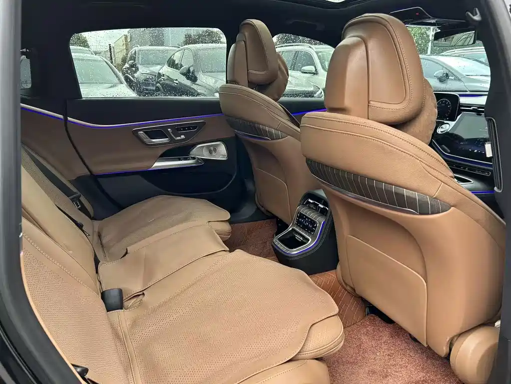 Mercedes-Benz E-Class — миниатюра 13