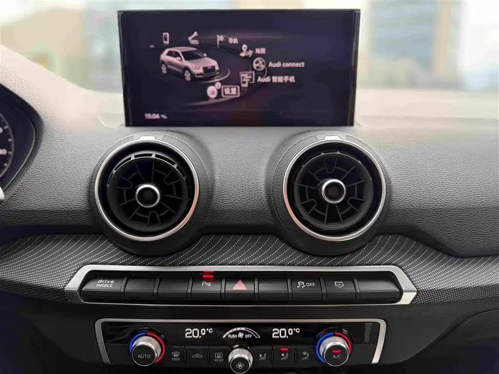 Audi Q2L e-tron — миниатюра 13