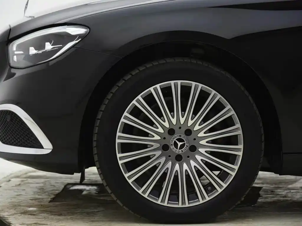 Mercedes-Benz E-Class — миниатюра 5