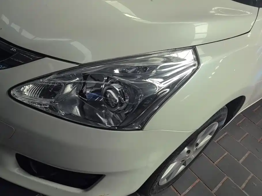 Nissan Tiida — миниатюра 5