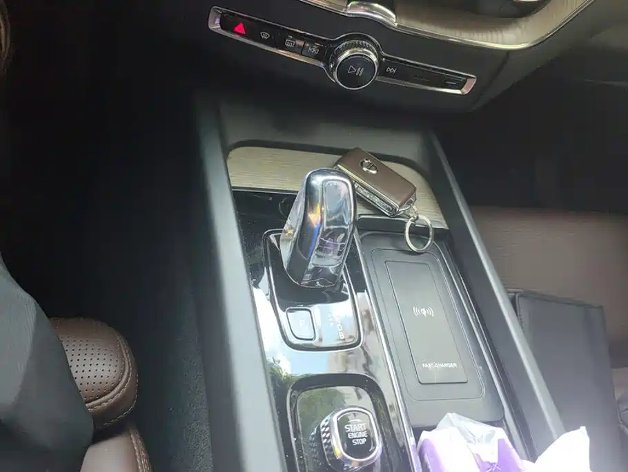 Volvo XC60 PHEV — миниатюра 16