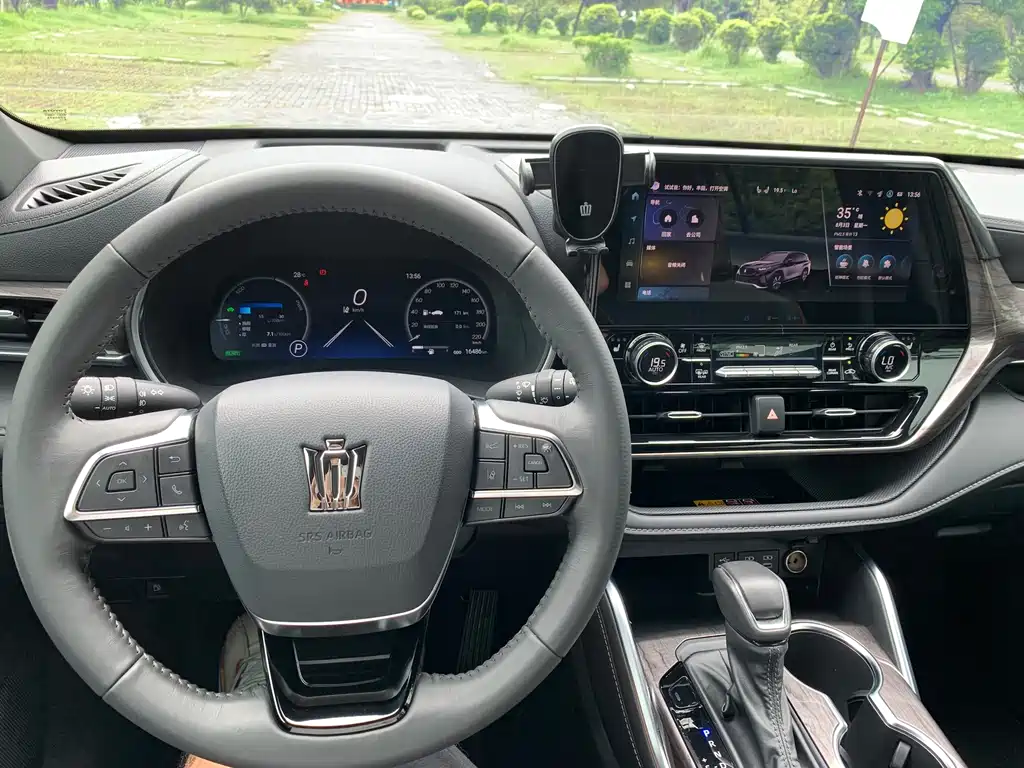 Toyota Crown Kluger — миниатюра 15